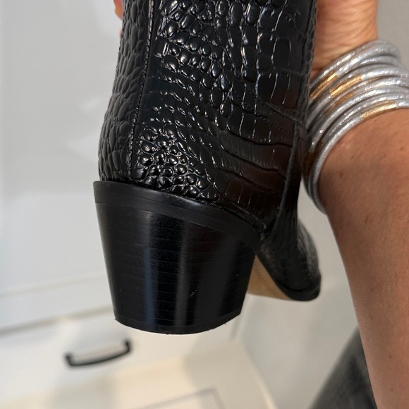 Gianni Bini Black Croc-Embossed Winter Boots, worn once - Picture 4 of 8